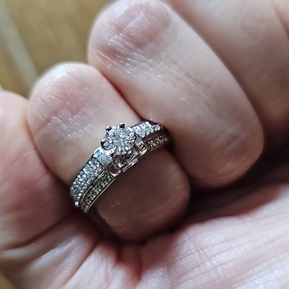 18k solid white gold diamonds ring - Picture 3 of 10